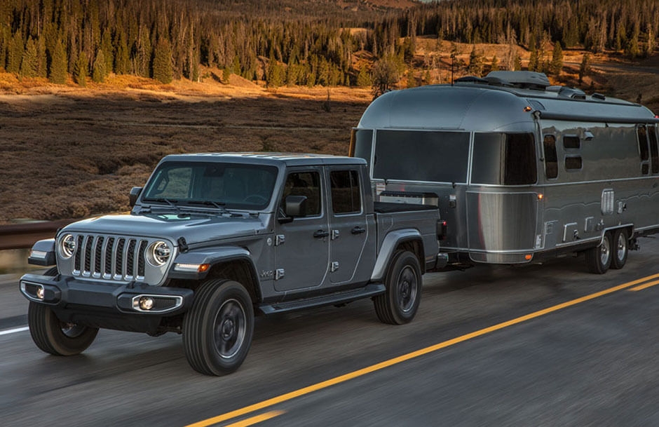 jeep gladiator pulling trailer
