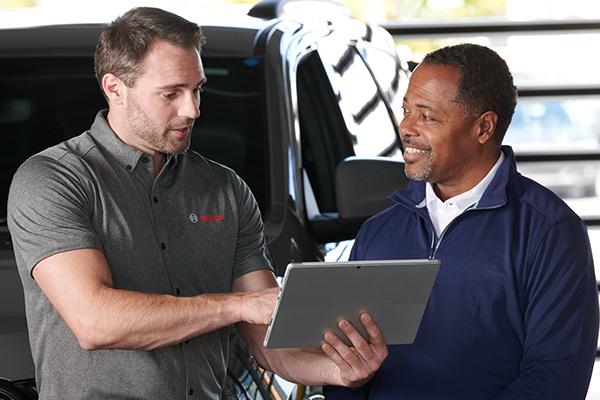 Bosch Auto Service Franchise, Technical Support Bosch Auto Service Salinas Franchise receiving technical support from Bosch coach.