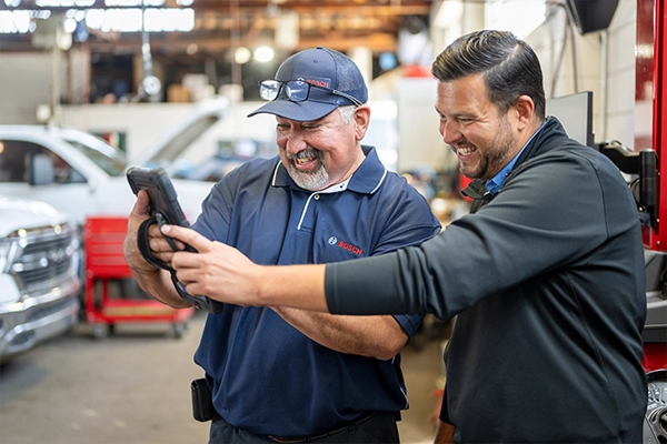 Bosch Auto Service Salinas Franchise receiving technical support from Bosch coach.