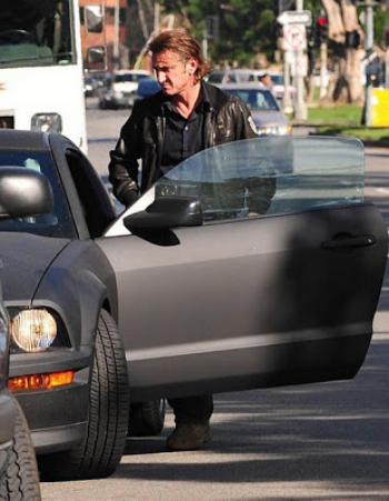 Sean-Penn-Ford-Mustang Sean Penn Ford Mustang