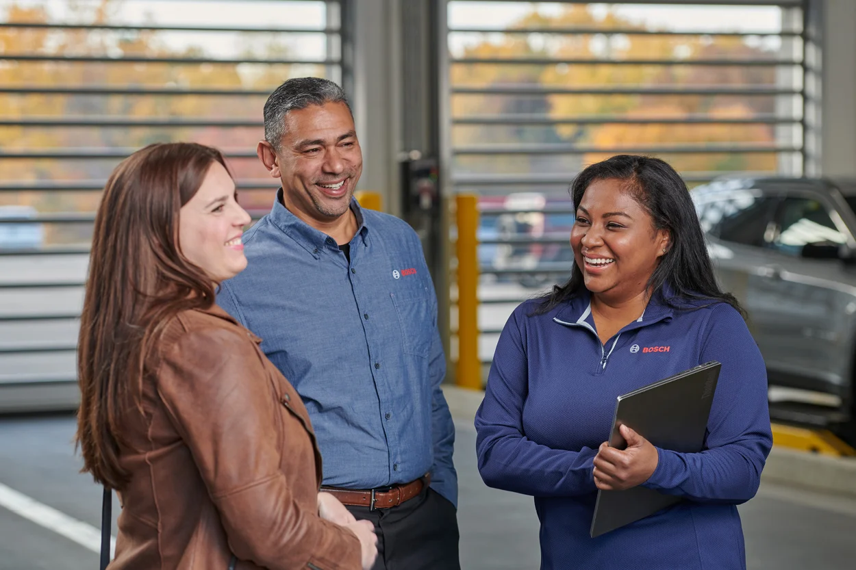 Bosch Auto Service manager speaking with a customer.