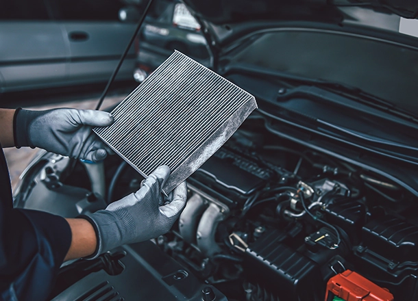 Bosch Auto Service | Technician Replacing Air Filter