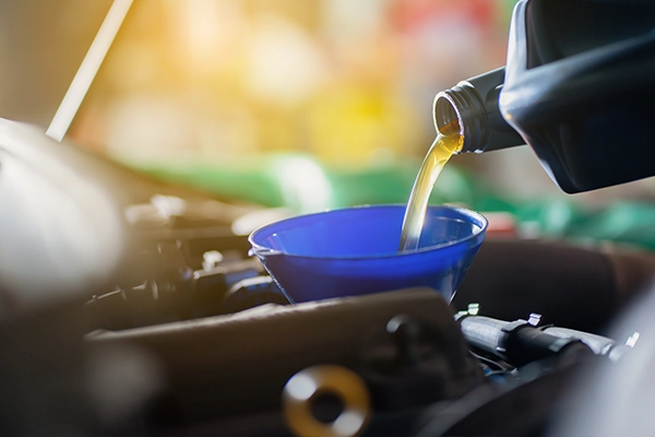 Bosch Auto Service | Technician Pouring Oil